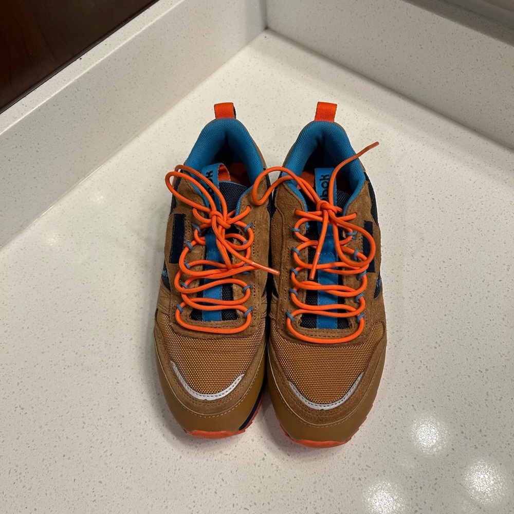Reebok Sneakers in Tan and Orange